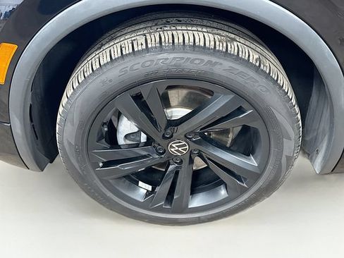 Used 2024 Volkswagen Tiguan SE R-Line AWD/4WD image 31