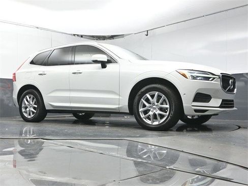 Used 2018 Volvo XC60 T5 Momentum w/ Vision Package image 40