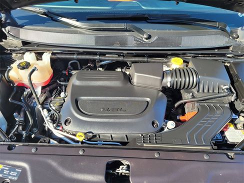 Used 2024 Chrysler Pacifica Touring-L image 31
