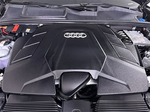 Used 2024 Audi Q8 Premium Plus image 31
