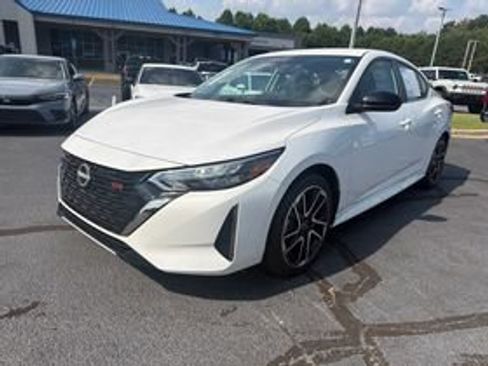 Used 2025 Nissan Sentra SR FWD image 3