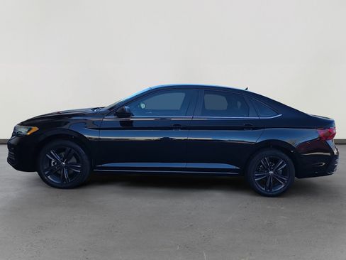 Certified 2023 Volkswagen Jetta SE image 2