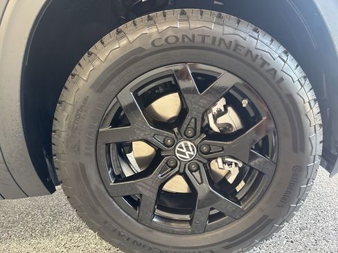 New 2026 Volkswagen Atlas Peak Edition image 7