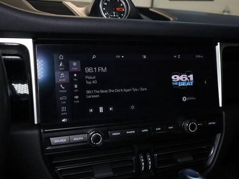Used 2019 Porsche Macan AWD/4WD image 31