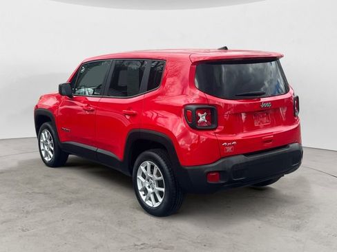 Used 2023 Jeep Renegade Latitude AWD/4WD image 3