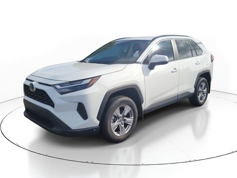 Used 2025 Toyota RAV4 XLE FWD image 3