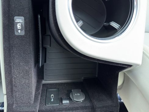 Used 2023 Porsche Panamera 4S w/ Sportdesign Package image 37