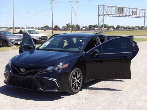 Used 2023 Toyota Camry SE FWD image 26