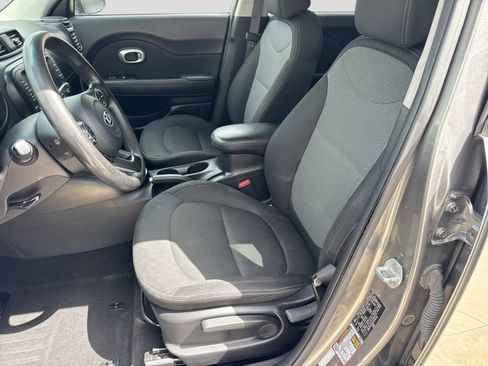Used 2018 Kia Soul + FWD image 16