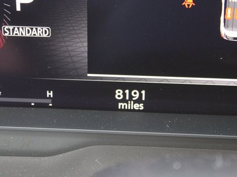 Used 2025 Nissan Rogue SL w/ SL Premium Package image 11