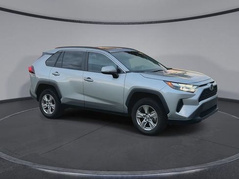 Used 2023 Toyota RAV4 XLE w/ Convenience Package FWD image 2