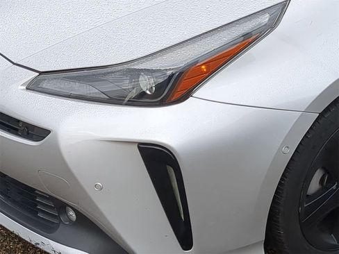 Used 2022 Toyota Prius L Eco image 11