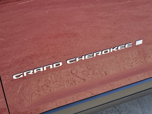 New 2025 Jeep Grand Cherokee Limited w/ Trailer Tow Package image 11