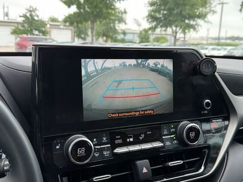 Used 2023 Toyota Highlander XLE FWD image 30