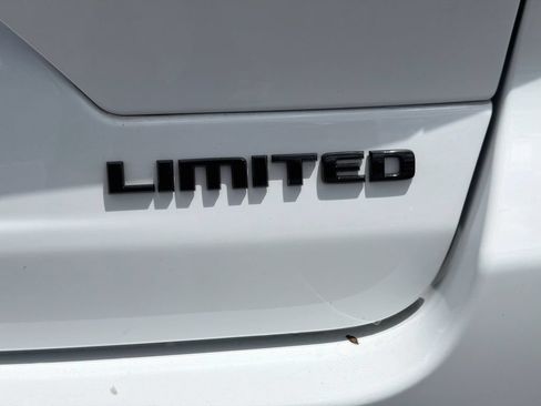 Used 2024 Jeep Grand Cherokee Limited w/ Black Appearance Package RWD image 11
