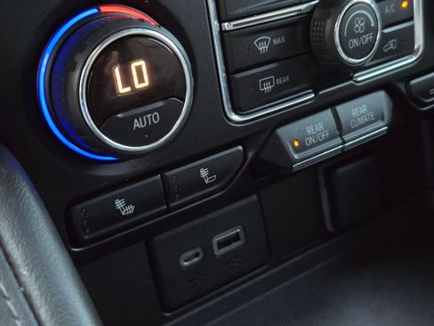 Used 2022 Chevrolet Suburban LT w/ Luxury Package image 21