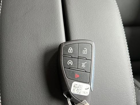 Used 2023 Buick Envision Essence image 24