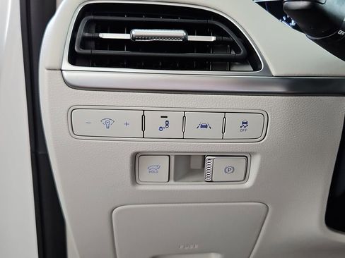 Used 2021 Hyundai Palisade SEL w/ Premium Package image 14