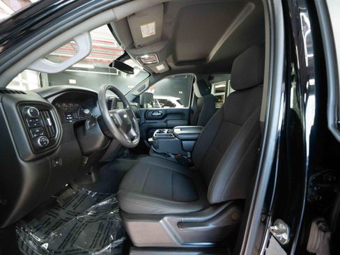 Used 2021 Chevrolet Silverado 2500 Custom w/ Custom Value Package image 9