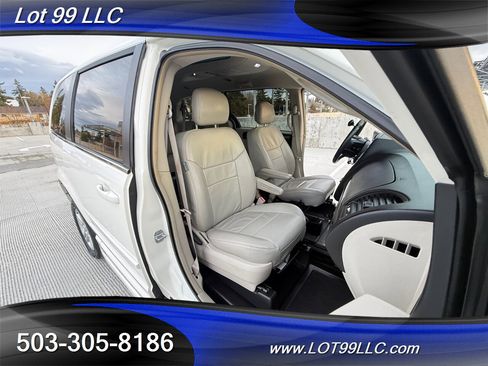 Used 2011 Dodge Grand Caravan Crew image 16