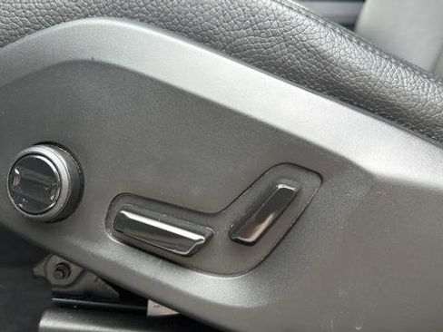 Used 2022 Volvo XC60 B5 Momentum image 19