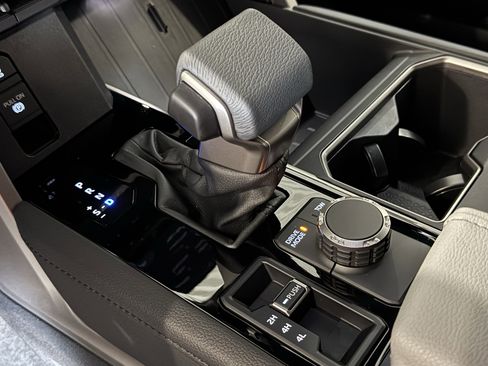 Used 2025 Toyota Tundra Limited image 31