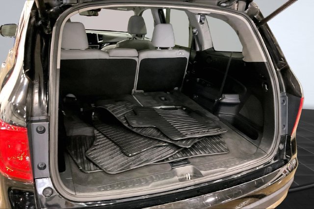 Used 2017 Honda Pilot Touring image 6