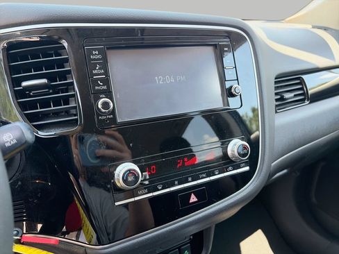 Used 2020 Mitsubishi Outlander ES FWD image 18