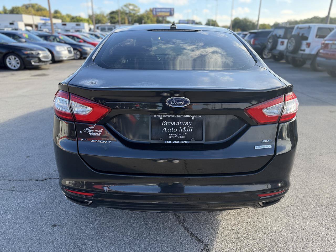 Used 2014 Ford Fusion SE w/ Equipment Group 202A FWD image 4
