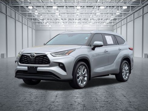 Used 2023 Toyota Highlander Limited AWD/4WD image 9