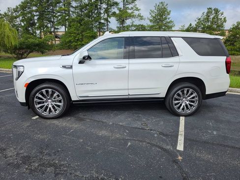 Used 2021 GMC Yukon Denali w/ Denali Premium Package AWD/4WD image 6