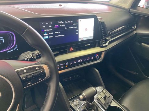 Used 2025 Kia Sportage EX image 20