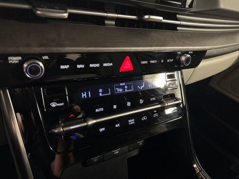 Certified 2024 Kia Carnival EX image 19