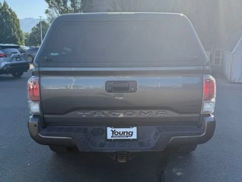 Used 2022 Toyota Tacoma TRD Off-Road w/ Technology Package AWD/4WD image 7