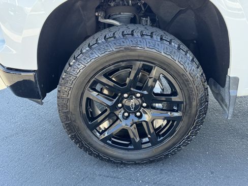 Used 2024 Chevrolet Silverado 1500 Custom Trail Boss w/ Turbomax Blackout Package AWD/4WD image 11