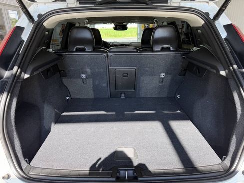 Used 2023 Volvo XC40 B5 Core AWD/4WD image 24