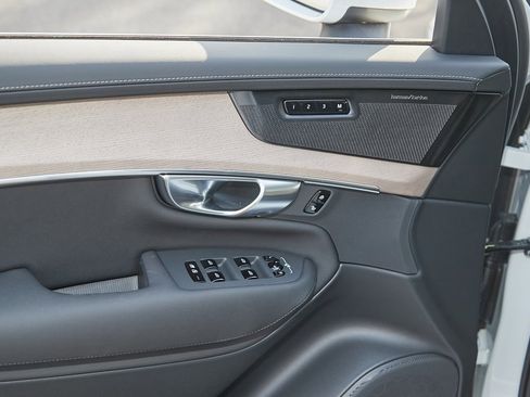 New 2025 Volvo XC90 T8 Plus w/ Protection Package Premier image 10