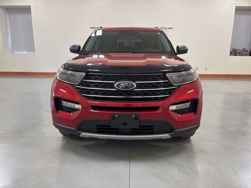 Used 2022 Ford Explorer XLT w/ Equipment Group 202A AWD/4WD image 3