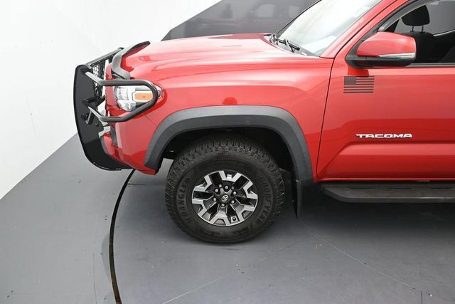 Used 2017 Toyota Tacoma TRD Off-Road AWD/4WD image 9