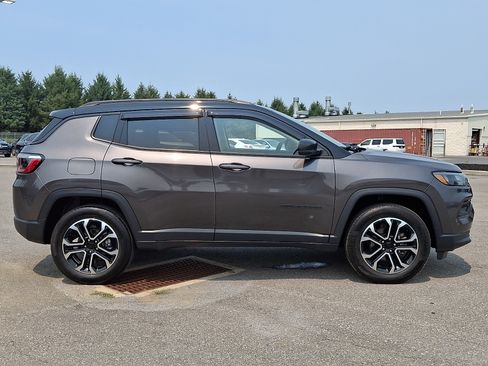 Used 2022 Jeep Compass Limited w/ Sun and Sound Group AWD/4WD image 8