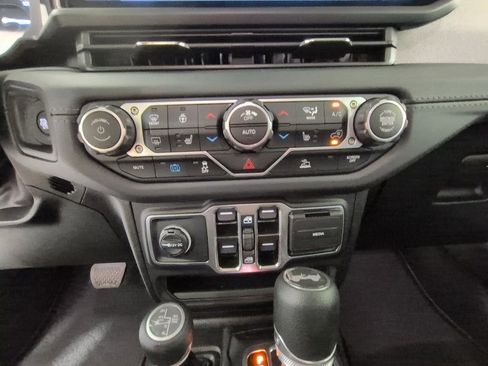 Certified 2025 Jeep Wrangler Unlimited Sahara AWD/4WD image 21