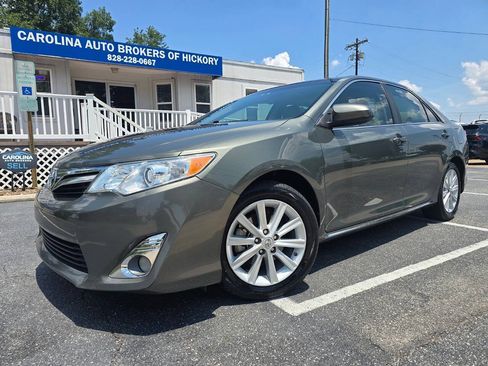 Used 2012 Toyota Camry XLE w/ Leather Pkg FWD image 2