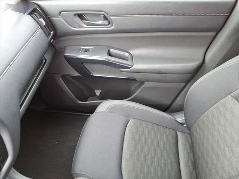 Used 2024 Nissan Pathfinder SV image 31