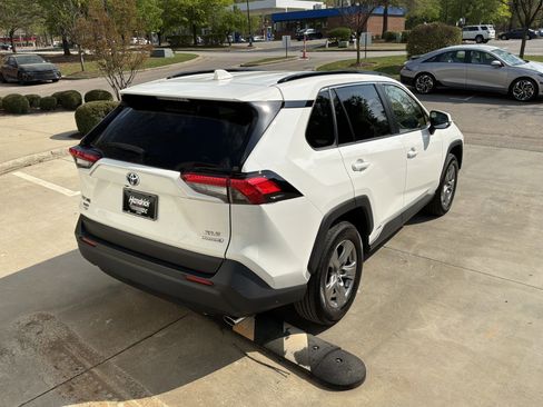 Used 2023 Toyota RAV4 XLE w/ Convenience Package image 12