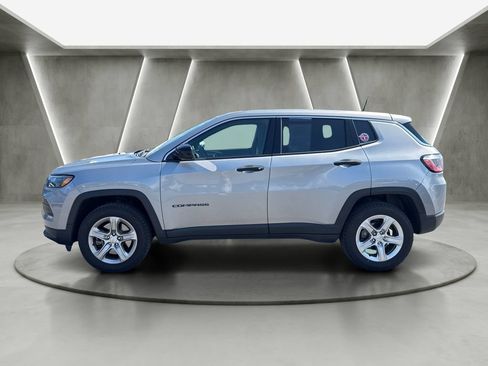 Used 2023 Jeep Compass Sport AWD/4WD image 4