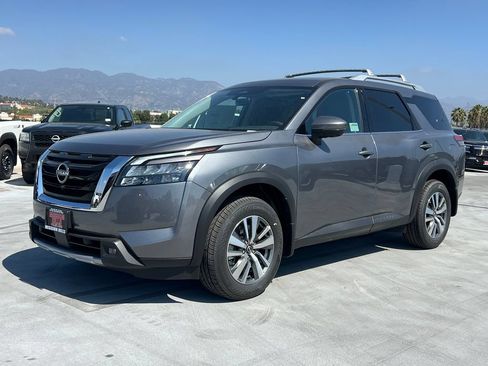New 2026 Nissan Pathfinder SL FWD image 2