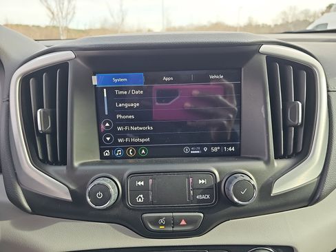 Used 2024 GMC Terrain SLT w/ Infotainment Package II image 21