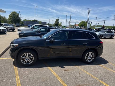 Used 2023 Mercedes-Benz GLC 300 4MATIC image 2