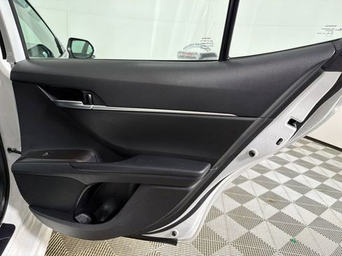 Used 2023 Toyota Camry SE image 16