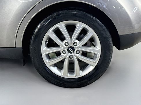 Used 2017 Kia Soul + w/ Primo Package FWD image 37